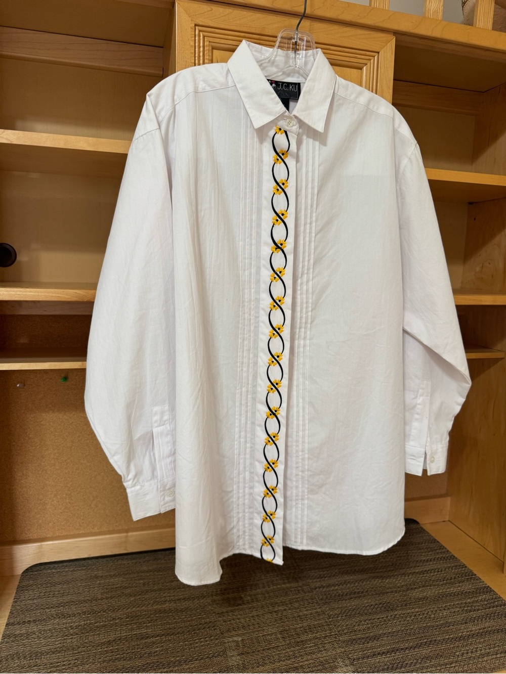 PRICE DROP: NWT, J.C.KU Button-Down EMBROIDERED “Boyfriend” Shirt, GENEROUS M